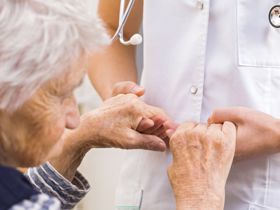 Hội chứng Parkinson, tiền sử huyết áp thấp tiên lượng thế nào?